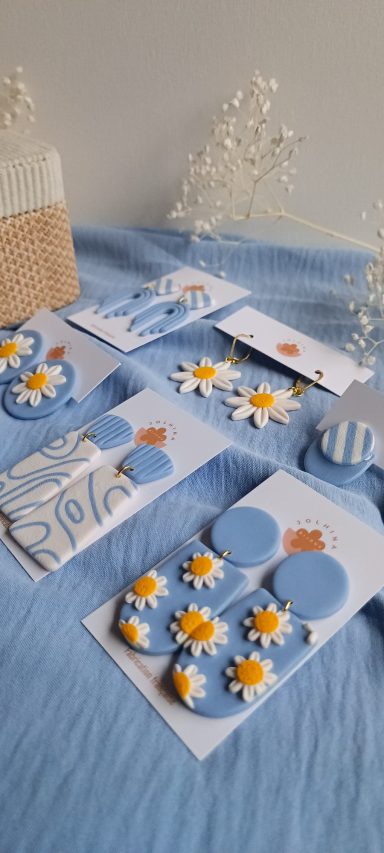 boucle doreilles fleurs et bleu